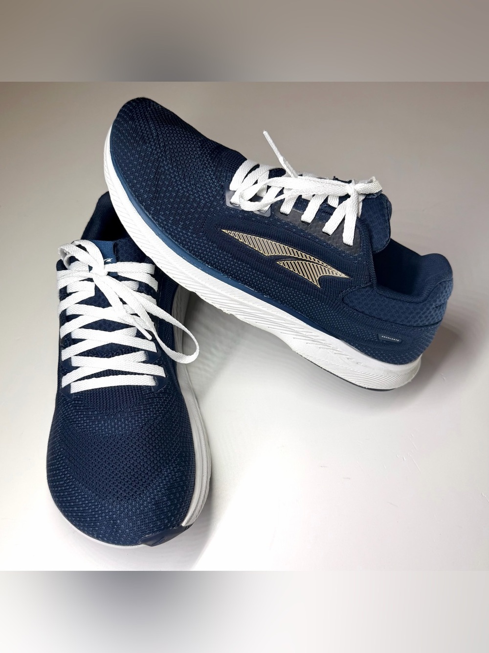 ALTRA Women's Escalante 3 Athletic Running Shoes Size- 8.5